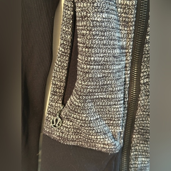 LULULEMON Bhakti Coco Pique Black Size 6 Double Zip Wrap Yoga Fitted Thumbholes - Picture 7 of 16